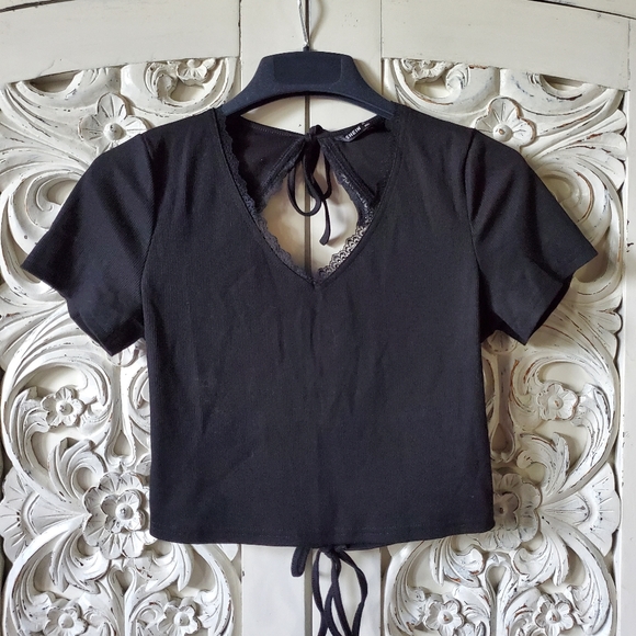 Black open back tie crop top - Picture 3 of 16